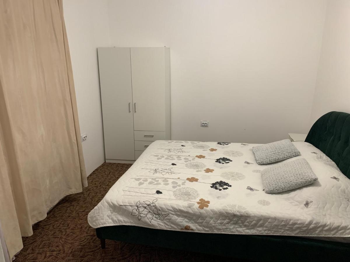 Luxury Accommodation Republicii Брашов Екстериор снимка