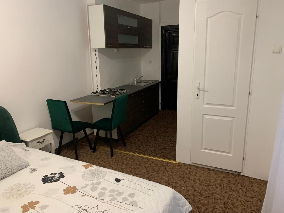 Luxury Accommodation Republicii Брашов Екстериор снимка