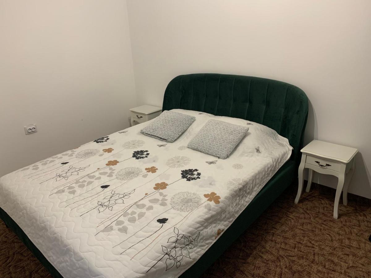 Luxury Accommodation Republicii Брашов Екстериор снимка