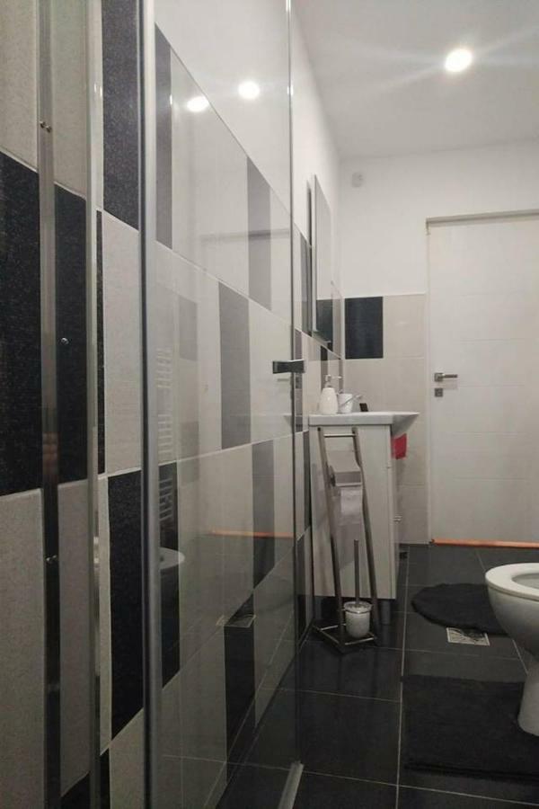 Luxury Accommodation Republicii Брашов Екстериор снимка
