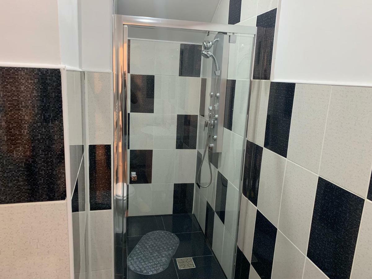 Luxury Accommodation Republicii Брашов Екстериор снимка