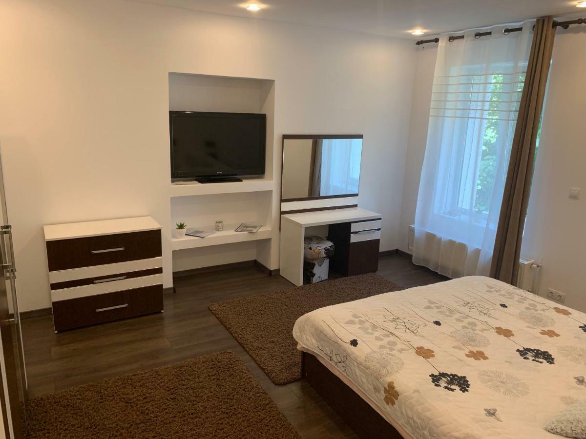 Luxury Accommodation Republicii Брашов Екстериор снимка