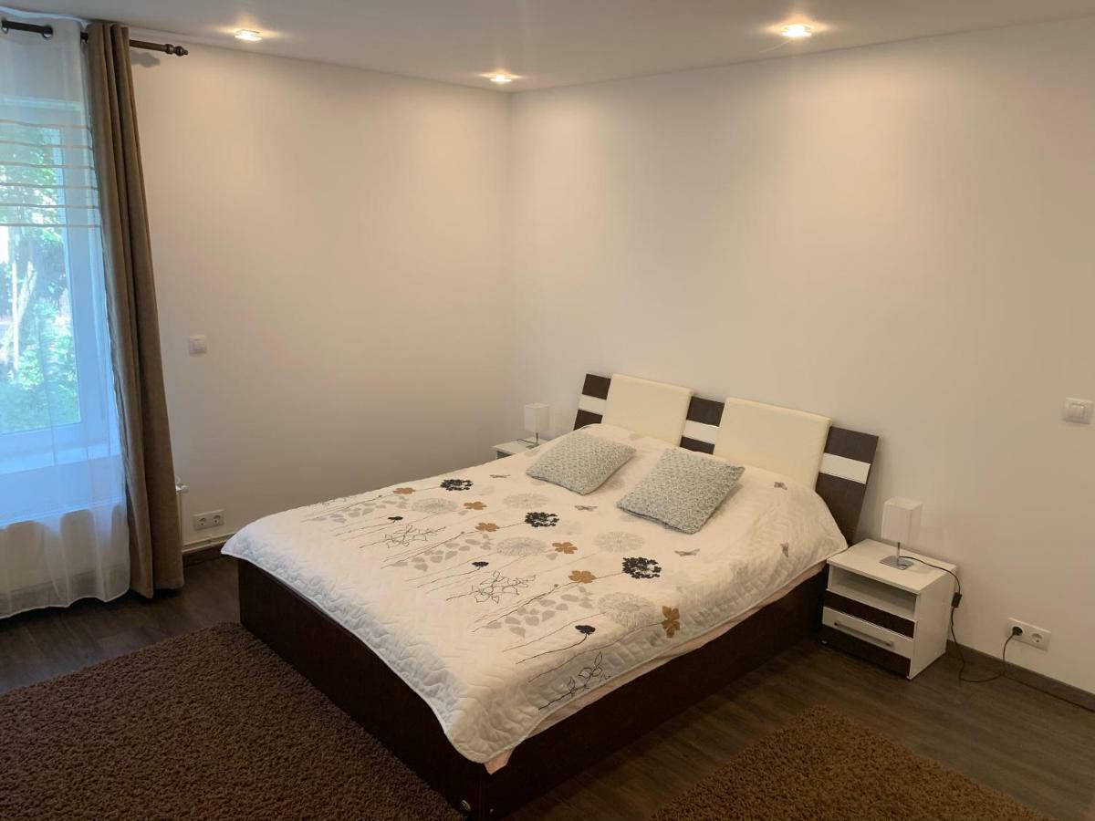 Luxury Accommodation Republicii Брашов Екстериор снимка