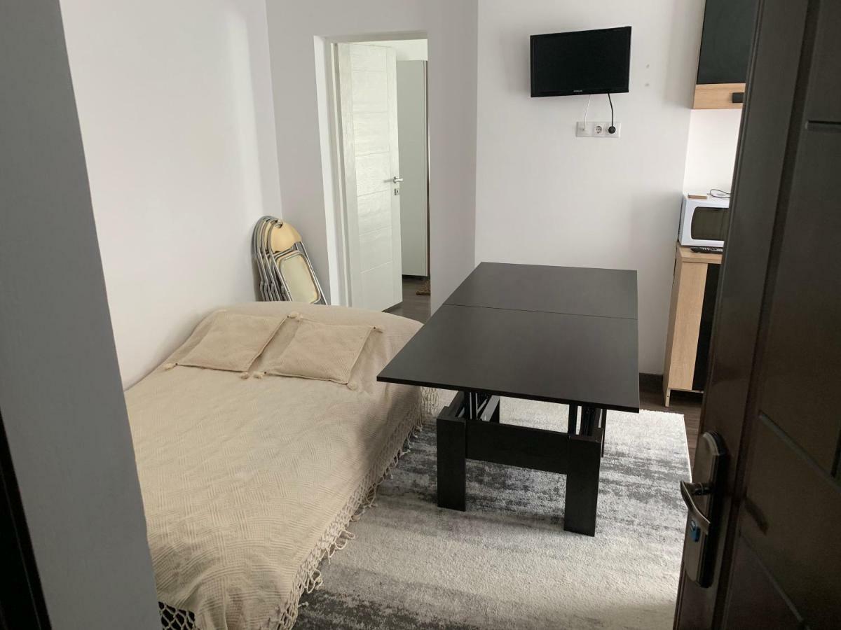 Luxury Accommodation Republicii Брашов Екстериор снимка